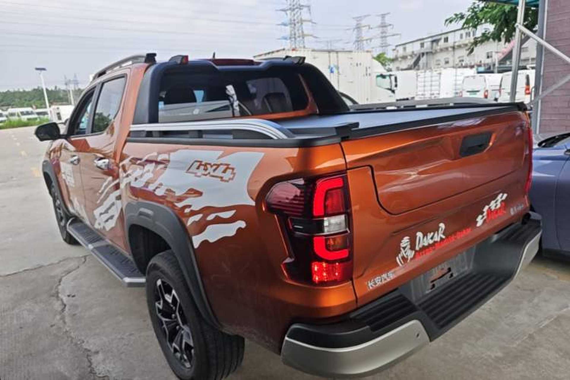 Used CHANGAN Hunter 2024 Knight Edition Flagship Model Dual-Motor All-Wheel Drive Standard Box Exterior 2