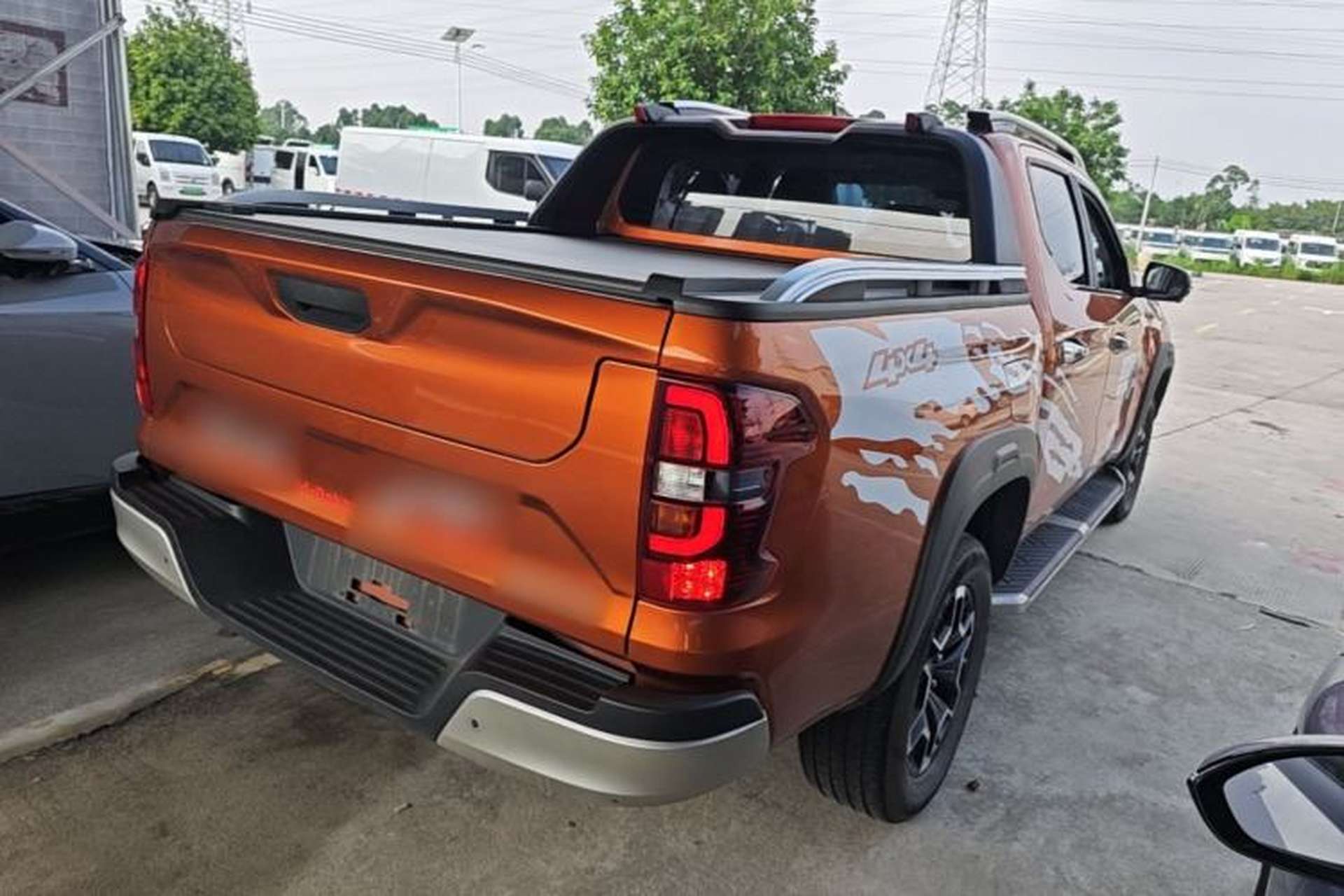 Used CHANGAN Hunter 2024 Knight Edition Flagship Model Dual-Motor All-Wheel Drive Standard Box Rear Right 45 Deg