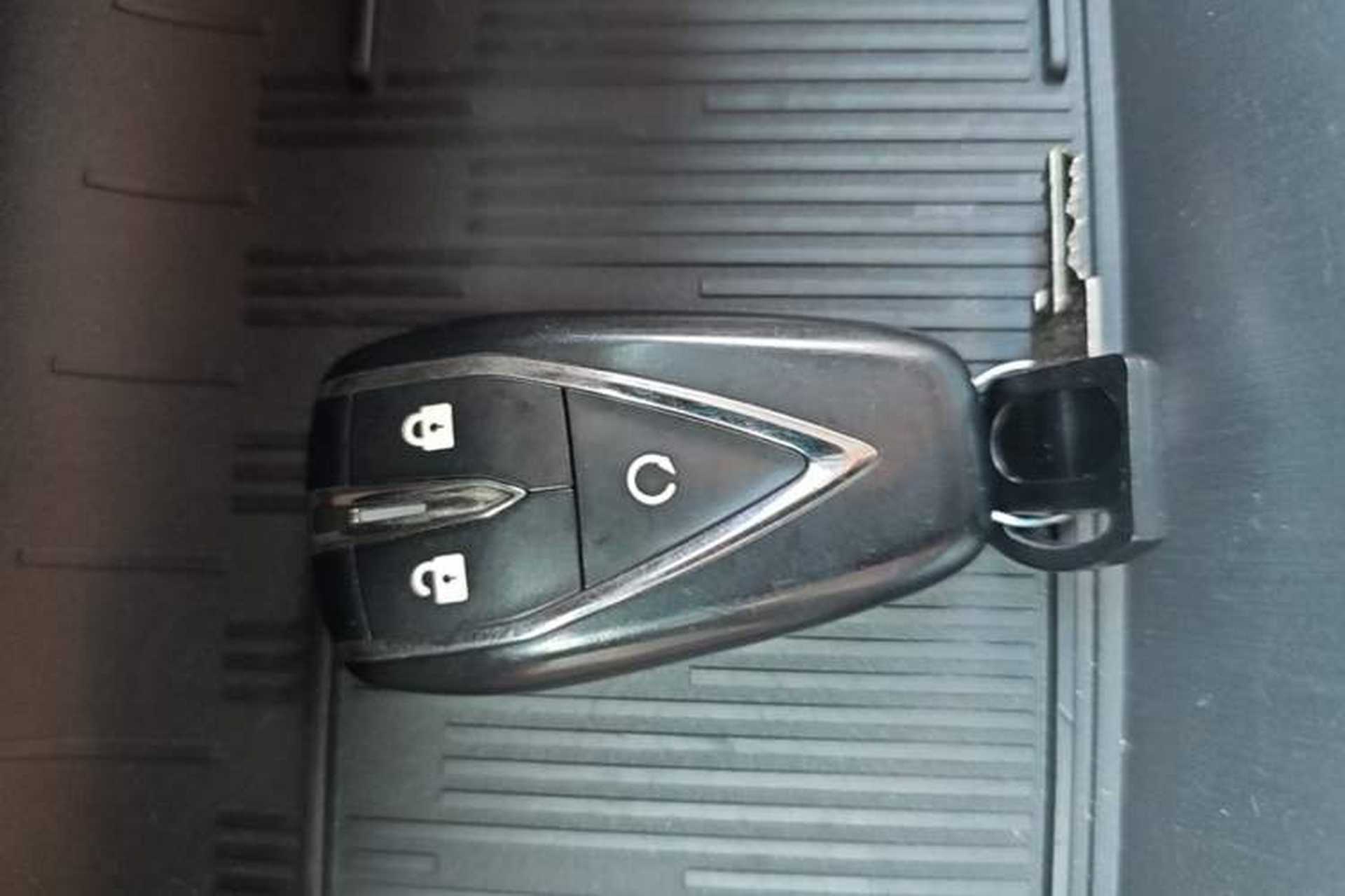 Used CHANGAN Hunter 2024 Knight Edition Flagship Model Dual-Motor All-Wheel Drive Standard Box Vehicle Key