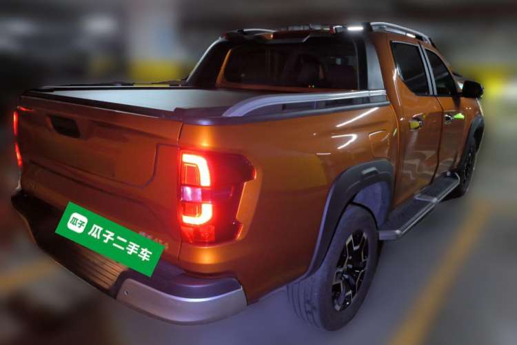 Used CHANGAN Hunter 2024 Knight Edition Flagship Model Dual-Motor All-Wheel Drive Standard Box Exterior 5