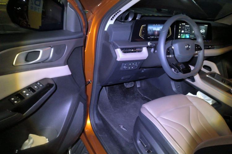 Used CHANGAN Hunter 2024 Knight Edition Flagship Model Dual-Motor All-Wheel Drive Standard Box Interior 3
