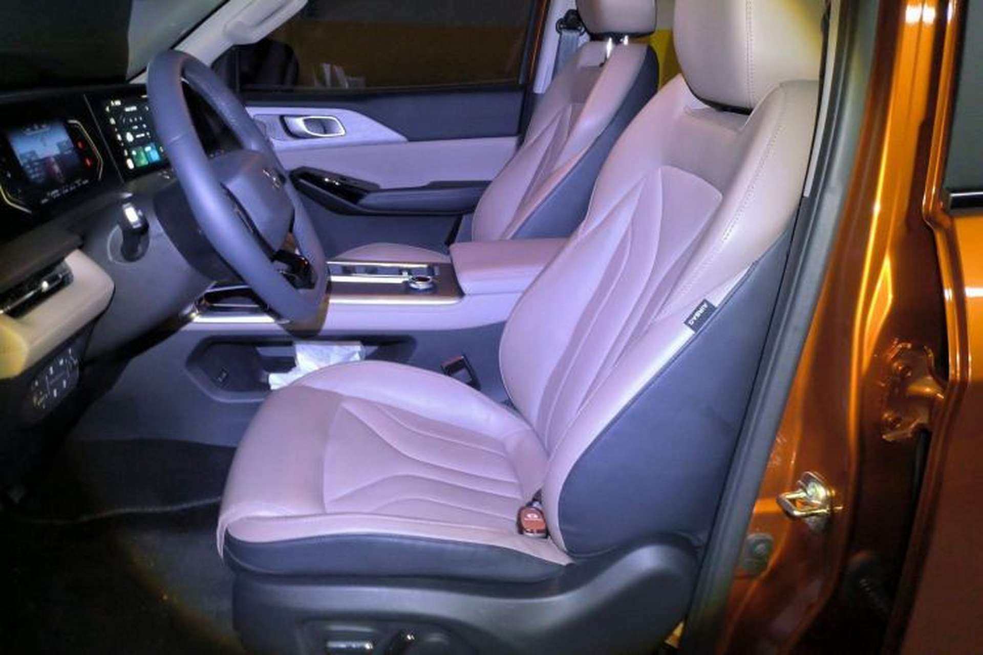 Used CHANGAN Hunter 2024 Knight Edition Flagship Model Dual-Motor All-Wheel Drive Standard Box Left Front Seat