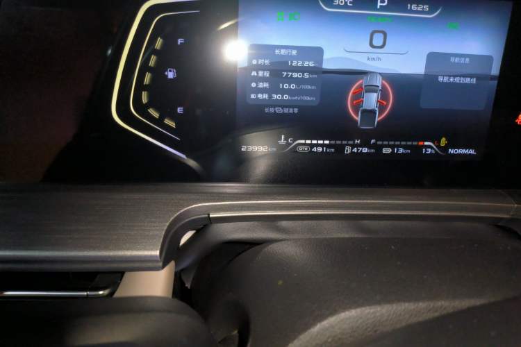 Used CHANGAN Hunter 2024 Knight Edition Flagship Model Dual-Motor All-Wheel Drive Standard Box Odometer Close Up