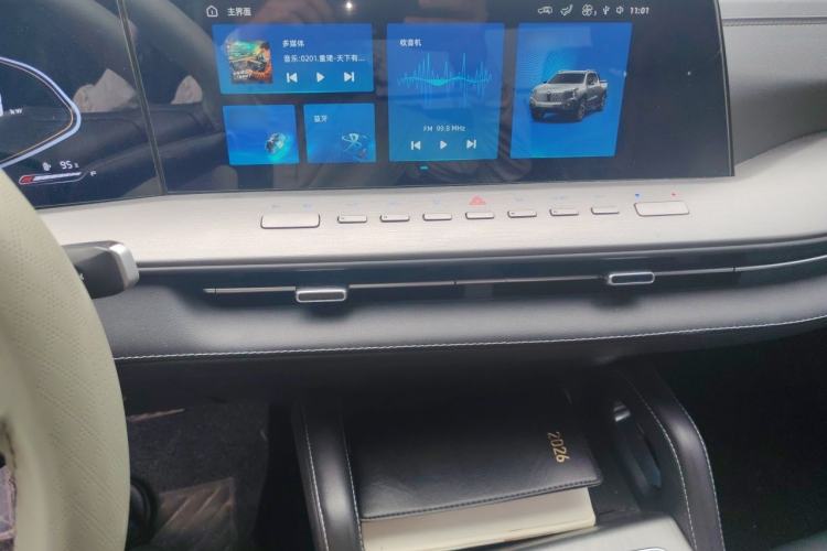Used CHANGAN Hunter 2024 Warrior Edition Luxury Model Dual-Motor All-Wheel Drive with Extra-Long Cargo Box Audio And AC Panel