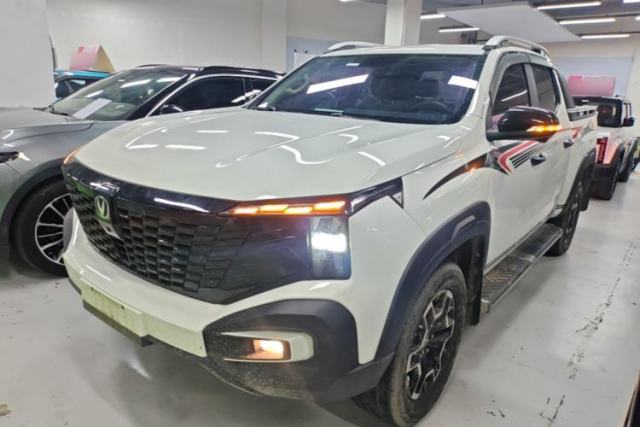 Used CHANGAN Hunter 2024 Knight Edition Flagship Model Dual-Motor All-Wheel Drive Standard Box