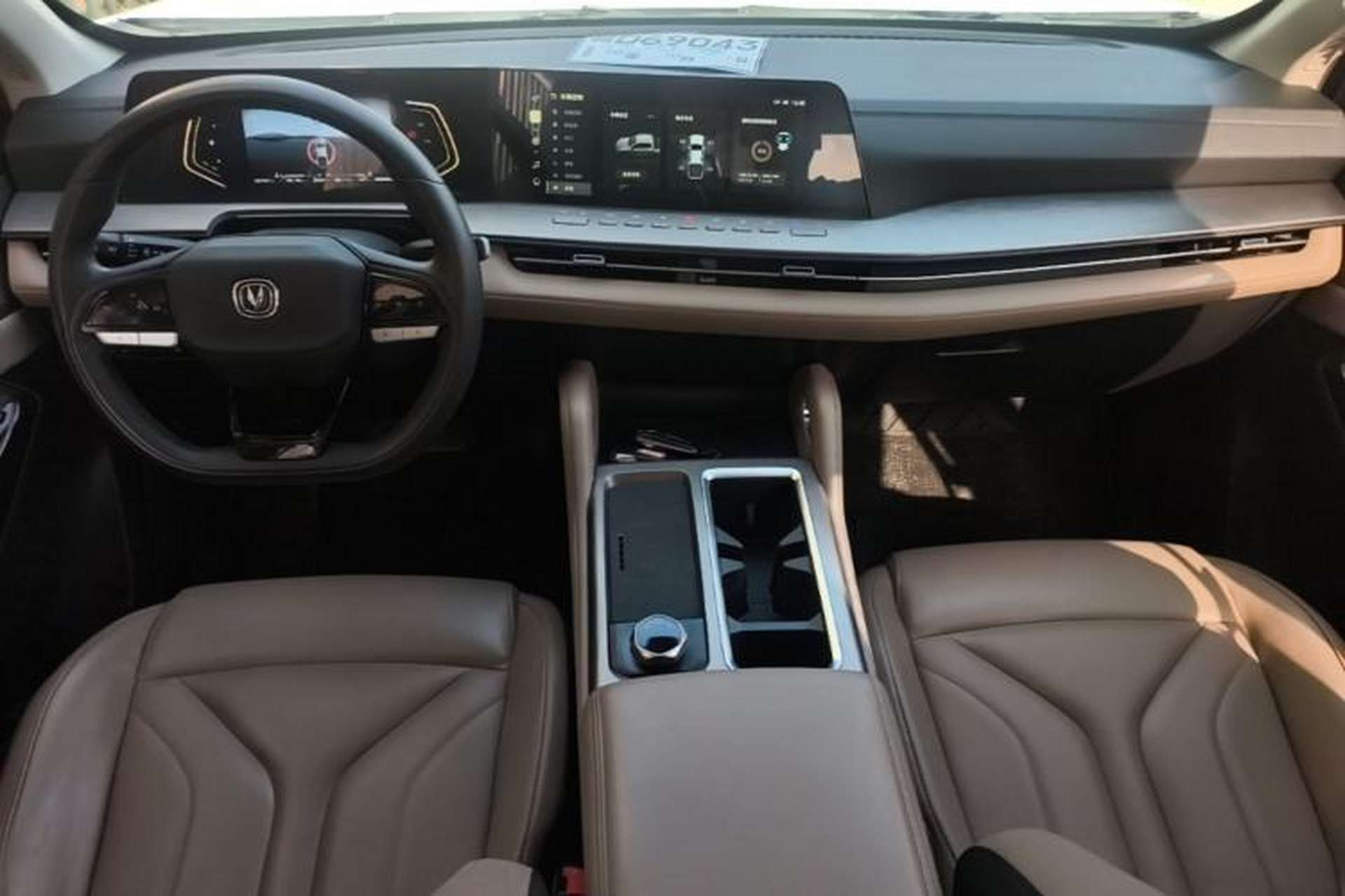 Used CHANGAN Hunter 2024 Knight Edition Flagship Model Dual-Motor All-Wheel Drive Standard Box Center Console