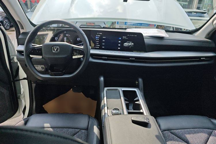 Used CHANGAN Hunter 2024 Warrior Edition Luxury Model Dual-Motor All-Wheel Drive with Extra-Long Cargo Box Center Console
