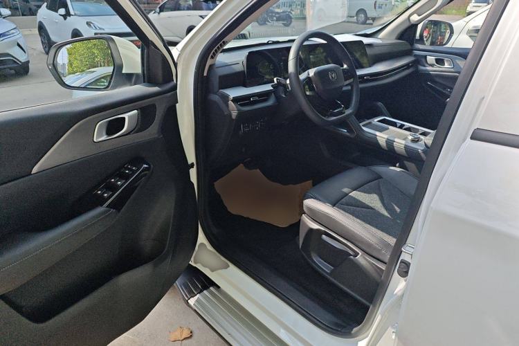 Used CHANGAN Hunter 2024 Warrior Edition Luxury Model Dual-Motor All-Wheel Drive with Extra-Long Cargo Box Driver Seat
