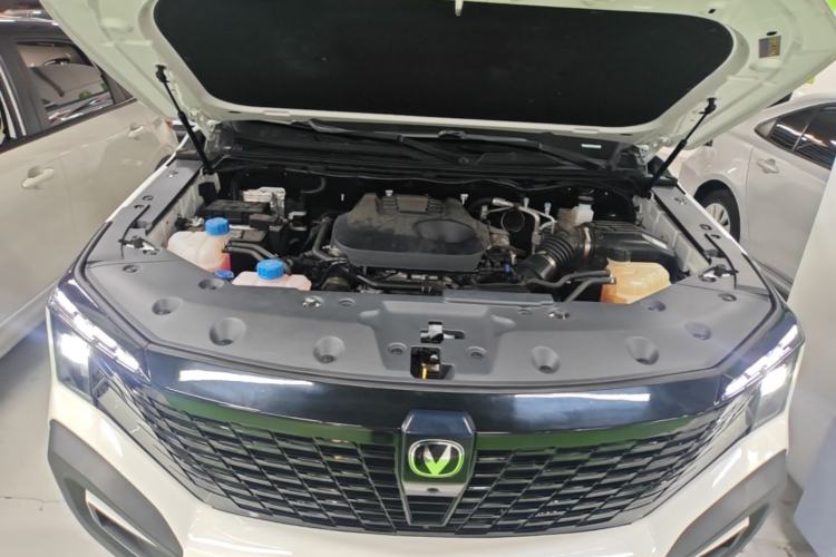 Used CHANGAN Hunter 2024 Knight Edition Flagship Model Dual-Motor All-Wheel Drive Standard Box Engine Bay