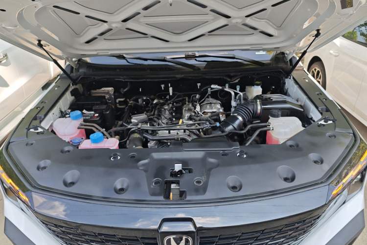 Used CHANGAN Hunter 2024 Warrior Edition Luxury Model Dual-Motor All-Wheel Drive with Extra-Long Cargo Box Engine Bay