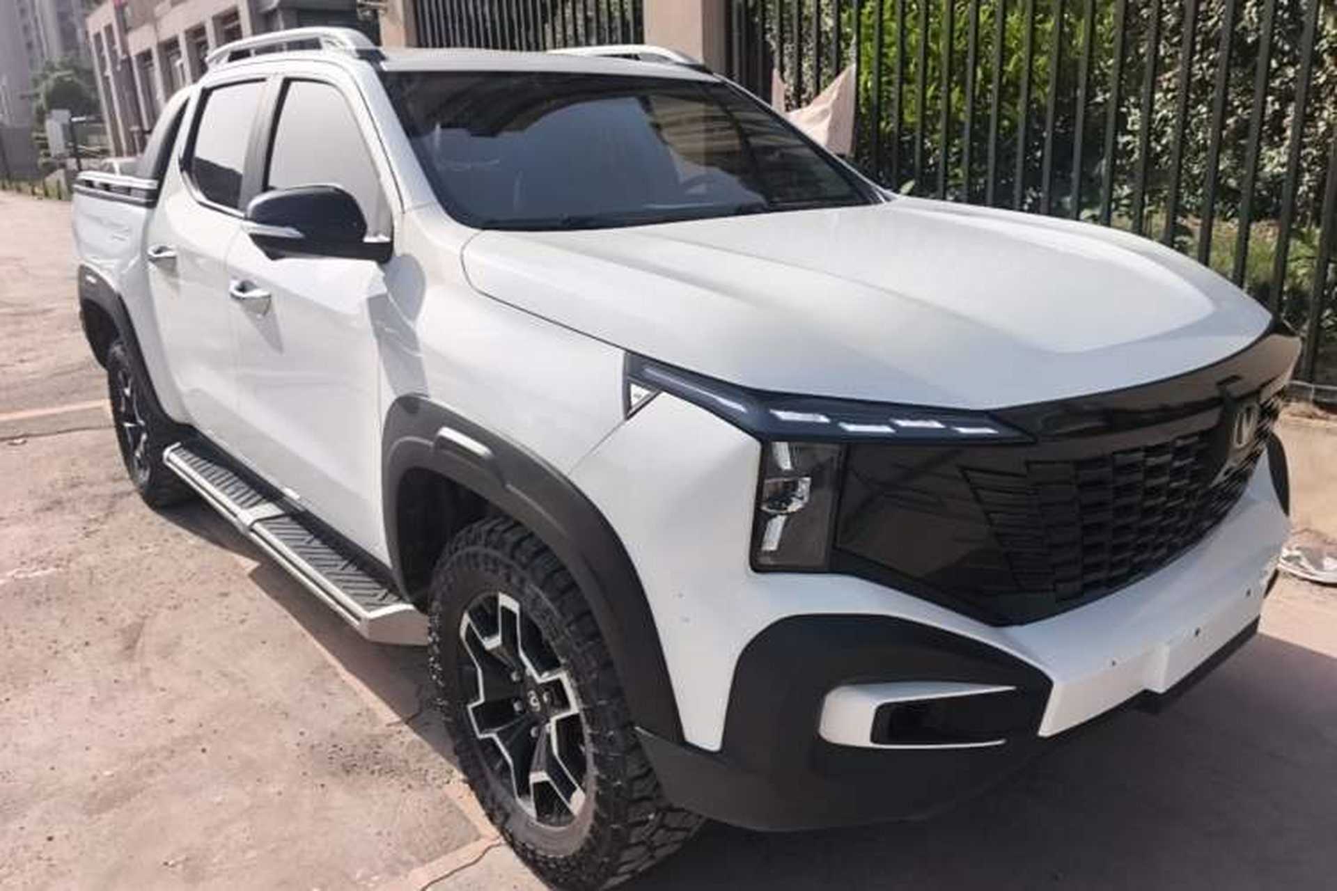 Used CHANGAN Hunter 2024 Knight Edition Flagship Model Dual-Motor All-Wheel Drive Standard Box Front Right 45 Deg