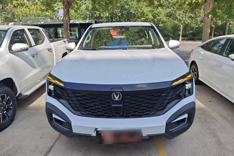Used CHANGAN Hunter 2024 Warrior Edition Luxury Model Dual-Motor All-Wheel Drive with Extra-Long Cargo Box Front