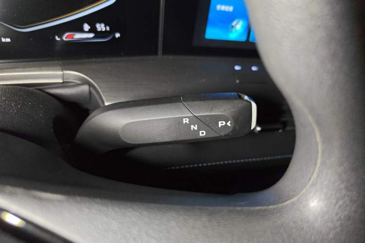 Used CHANGAN Hunter 2024 Warrior Edition Luxury Single-Motor Ultra-Long Box Gear Lever