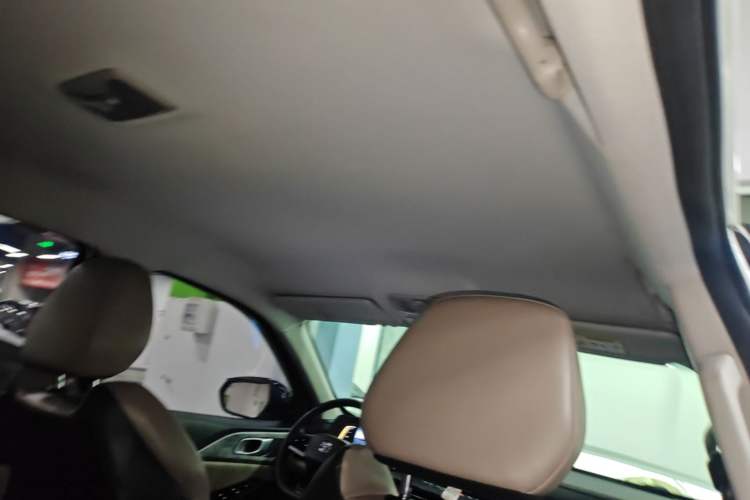Used CHANGAN Hunter 2024 Knight Edition Flagship Model Dual-Motor All-Wheel Drive Standard Box Headliner