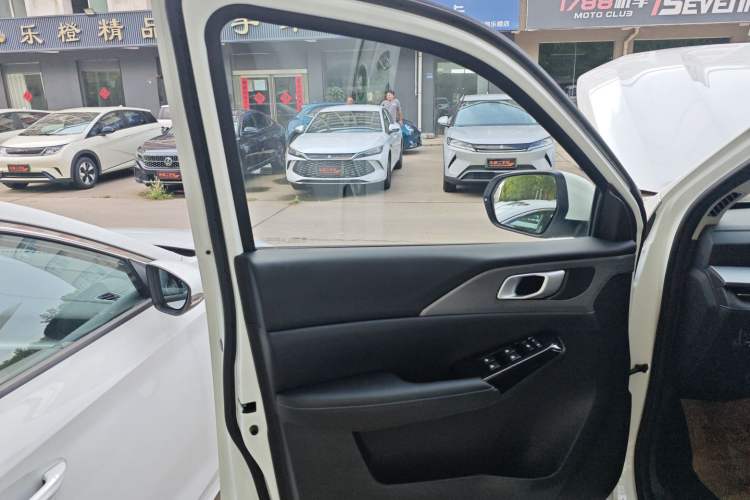 Used CHANGAN Hunter 2024 Warrior Edition Luxury Model Dual-Motor All-Wheel Drive with Extra-Long Cargo Box Left Front Door Interior