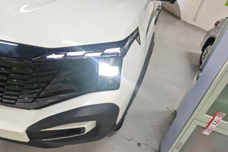 Used CHANGAN Hunter 2024 Knight Edition Flagship Model Dual-Motor All-Wheel Drive Standard Box Left Front Headlight