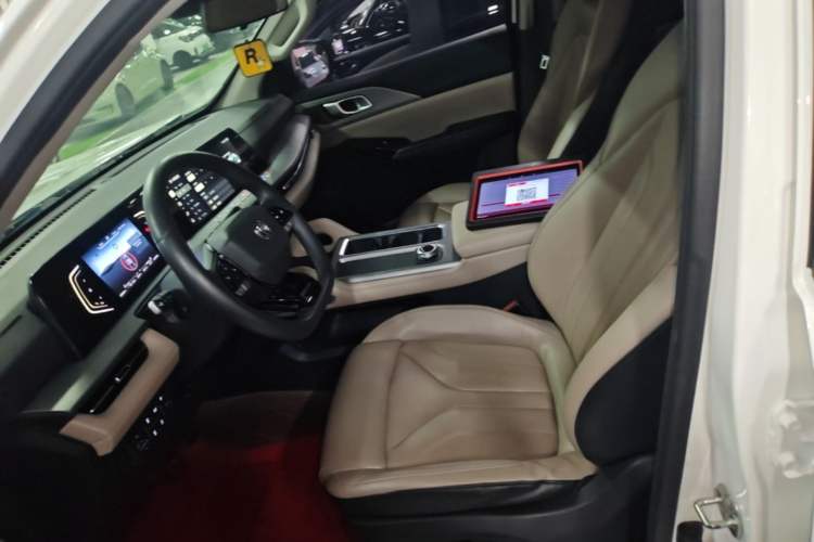 Used CHANGAN Hunter 2024 Knight Edition Flagship Model Dual-Motor All-Wheel Drive Standard Box Left Front Seat