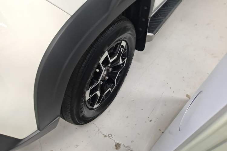 Used CHANGAN Hunter 2024 Knight Edition Flagship Model Dual-Motor All-Wheel Drive Standard Box Left Front Wheel Hub