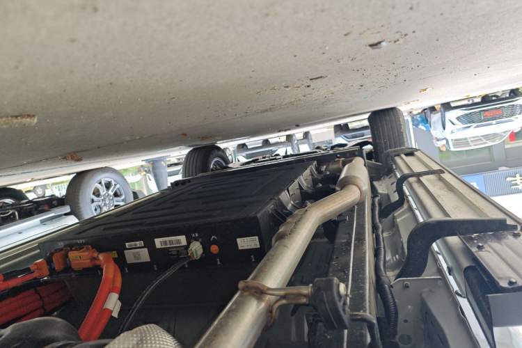 Used CHANGAN Hunter 2024 Warrior Edition Luxury Model Dual-Motor All-Wheel Drive with Extra-Long Cargo Box Left Side Sill