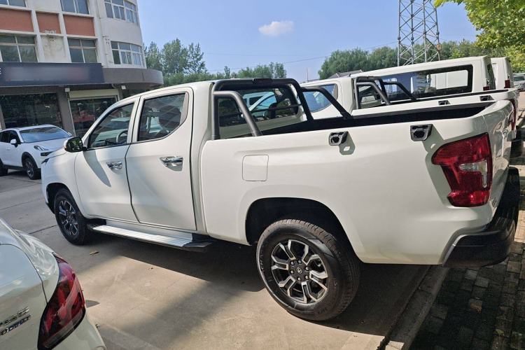 Used CHANGAN Hunter 2024 Warrior Edition Luxury Model Dual-Motor All-Wheel Drive with Extra-Long Cargo Box Left Side