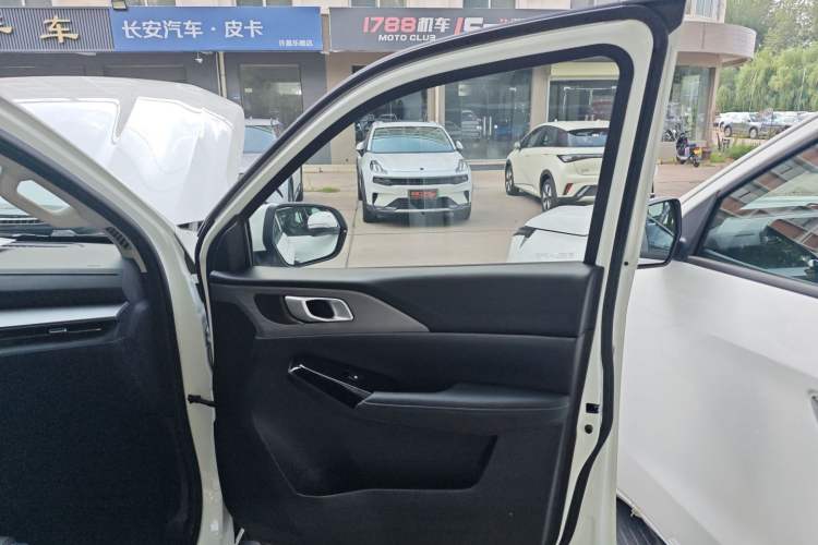 Used CHANGAN Hunter 2024 Warrior Edition Luxury Model Dual-Motor All-Wheel Drive with Extra-Long Cargo Box Right Front Door Interior
