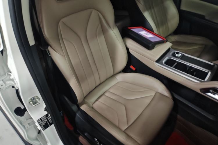 Used CHANGAN Hunter 2024 Knight Edition Flagship Model Dual-Motor All-Wheel Drive Standard Box Right Front Seat