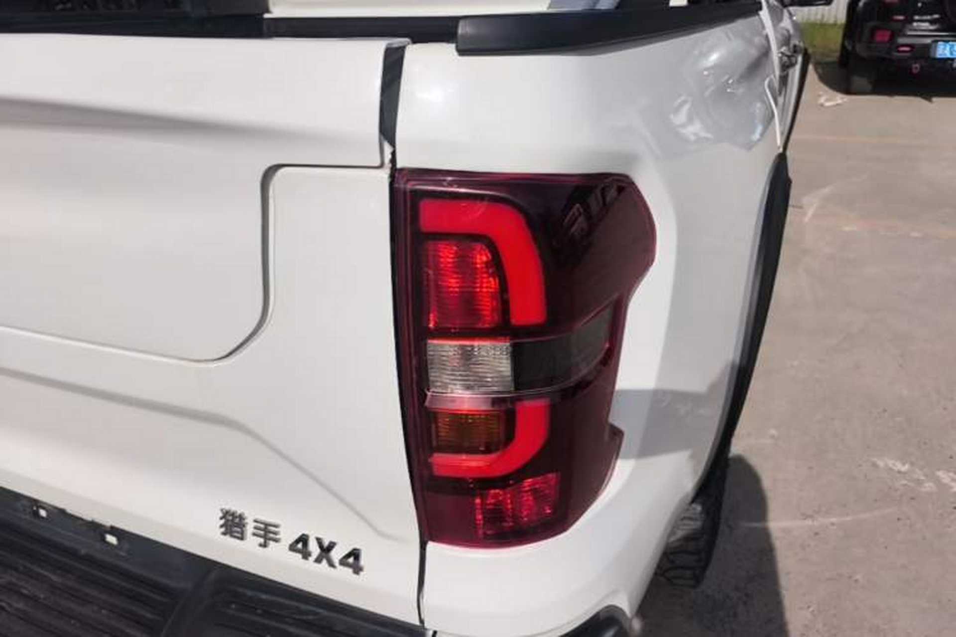 Used CHANGAN Hunter 2024 Knight Edition Flagship Model Dual-Motor All-Wheel Drive Standard Box Right Rear Taillight