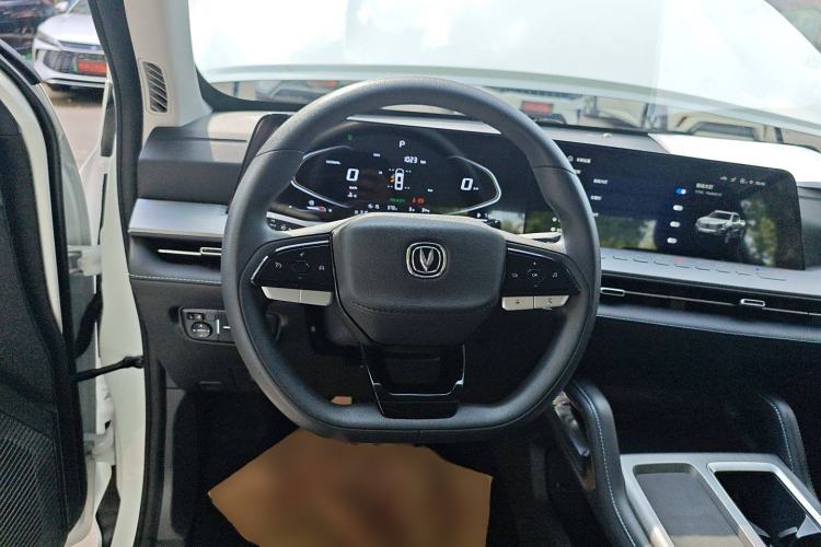 Used CHANGAN Hunter 2024 Warrior Edition Luxury Model Dual-Motor All-Wheel Drive with Extra-Long Cargo Box Steering Wheel