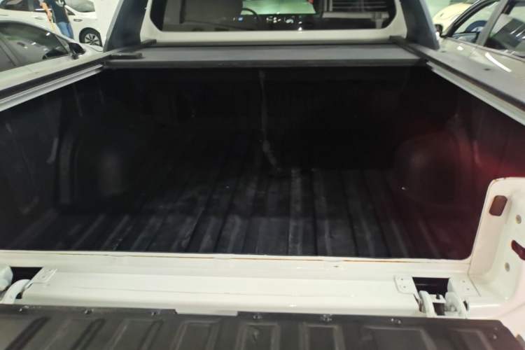 Used CHANGAN Hunter 2024 Knight Edition Flagship Model Dual-Motor All-Wheel Drive Standard Box Trunk