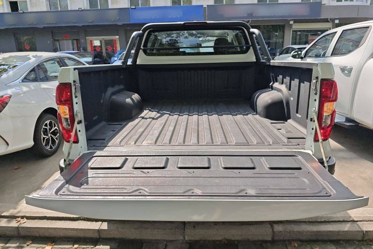 Used CHANGAN Hunter 2024 Warrior Edition Luxury Model Dual-Motor All-Wheel Drive with Extra-Long Cargo Box Trunk