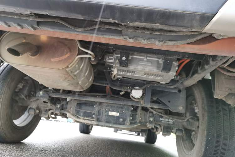 Used CHANGAN Hunter 2024 Knight Edition Flagship Model Dual-Motor All-Wheel Drive Standard Box Chassis Rear