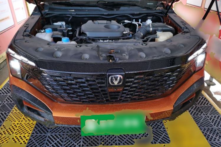 Used CHANGAN Hunter 2024 Knight Edition Flagship Model Dual-Motor All-Wheel Drive Standard Box Engine Bay