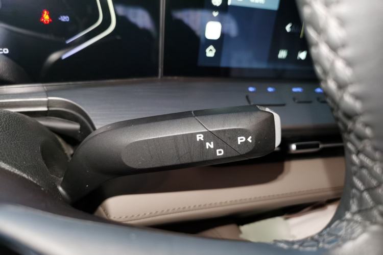 Used CHANGAN Hunter 2024 Knight Edition Flagship Model Dual-Motor All-Wheel Drive Standard Box Gear Lever
