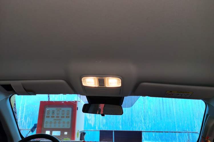Used CHANGAN Hunter 2024 Knight Edition Flagship Model Dual-Motor All-Wheel Drive Standard Box Headliner