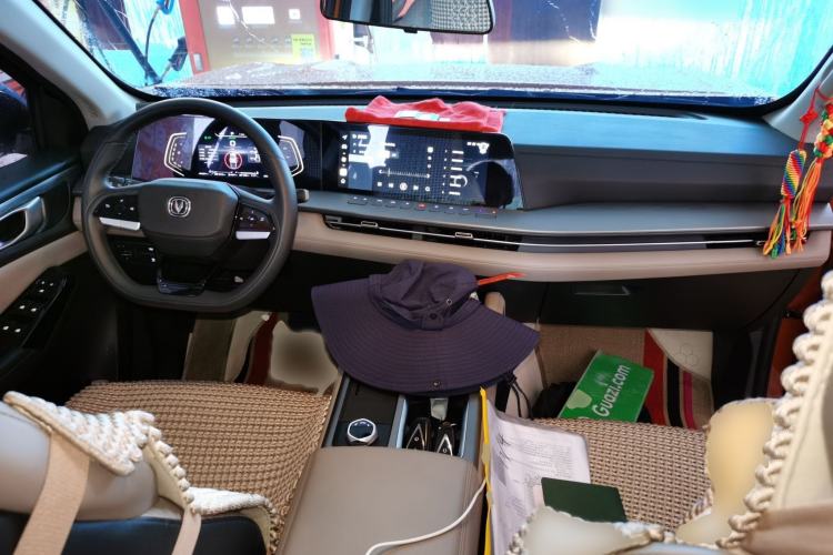 Used CHANGAN Hunter 2024 Knight Edition Flagship Model Dual-Motor All-Wheel Drive Standard Box Interior 2