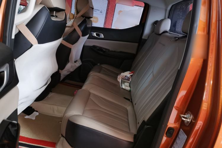 Used CHANGAN Hunter 2024 Knight Edition Flagship Model Dual-Motor All-Wheel Drive Standard Box Left Rear Seat