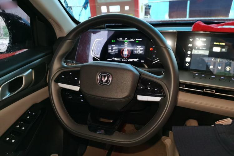 Used CHANGAN Hunter 2024 Knight Edition Flagship Model Dual-Motor All-Wheel Drive Standard Box Steering Wheel