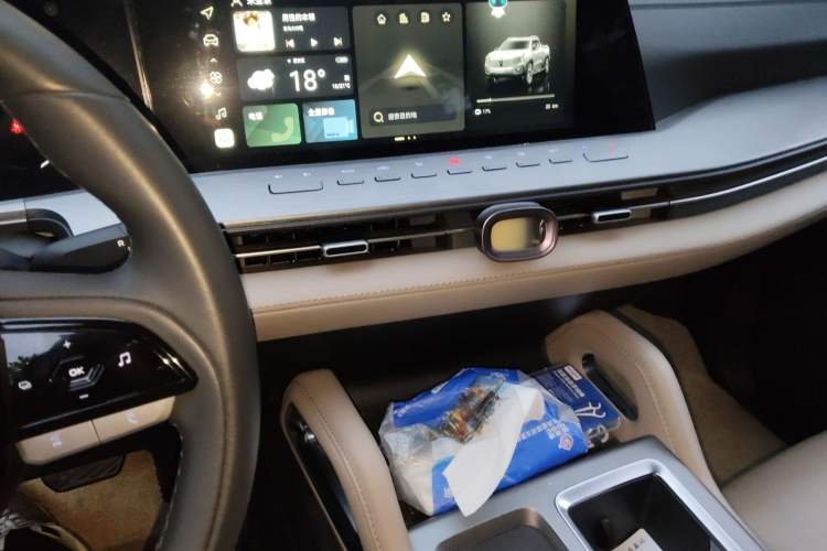 Used CHANGAN Hunter 2025 Model, Knight Edition, Lingshang Type, Dual-Motor Four-Wheel Drive Standard Box Audio And AC Panel