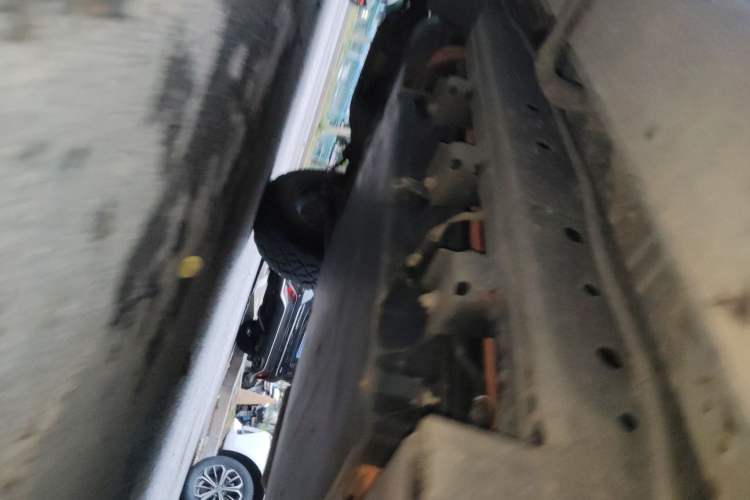 Used CHANGAN Hunter 2025 Model, Knight Edition, Lingshang Type, Dual-Motor Four-Wheel Drive Standard Box Chassis Front Right