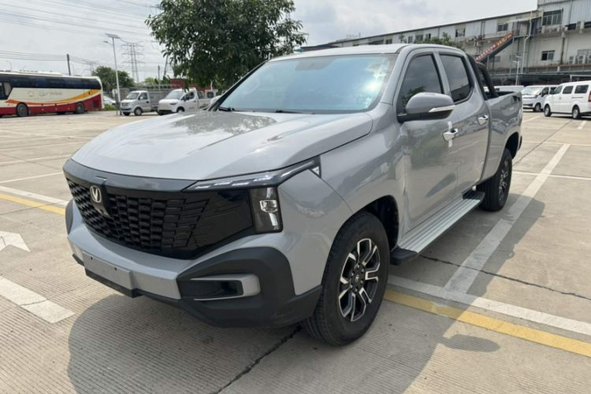 Used CHANGAN Hunter 2025 Warrior Edition Flagship Model Dual-Motor All-Wheel Drive with Extra-Long Cargo Bed Exterior 2