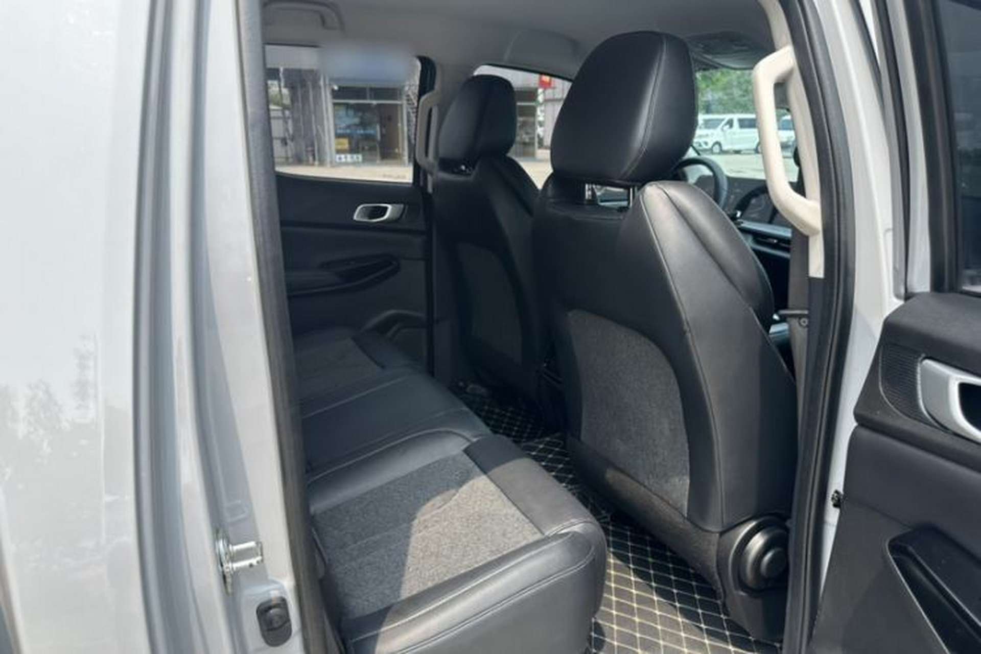 Used CHANGAN Hunter 2025 Warrior Edition Flagship Model Dual-Motor All-Wheel Drive with Extra-Long Cargo Bed Interior 9