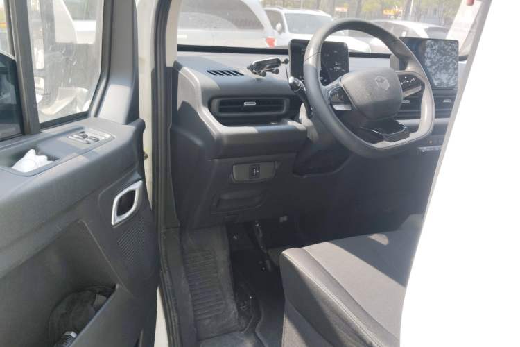 Used CHANGAN KAICHENG V919 2025 Model Speed Transport Cabin, CATL 53kWh, Short Wheelbase High-Roof Standard 6-seater Driver Seat