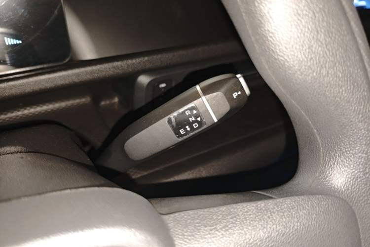 Used CHANGAN KAICHENG V919 2025 Model, Glory Edition, Golden Shield 50 kWh, Short Wheelbase, Low Roof, Elite Version, 6 Seats Gear Lever