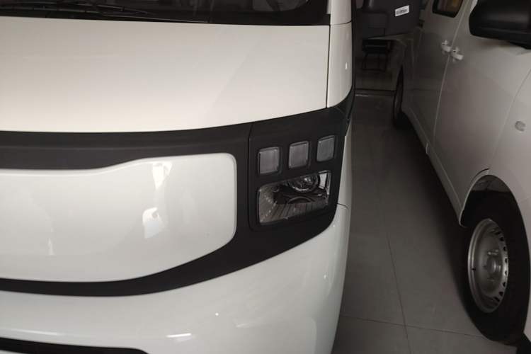 Used CHANGAN KAICHENG V919 2025 Model, Glory Edition, Guoxuan 41 kWh, Short Wheelbase, Low Roof, Elite Version, 6 Seats Left Front Headlight