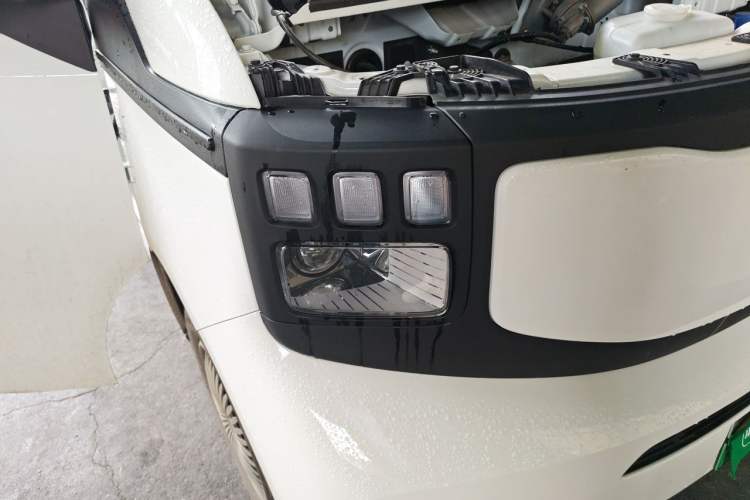 Used CHANGAN KAICHENG V919 2025 Model, Glory Edition, Golden Shield 50 kWh, Short Wheelbase, Low Roof, Elite Version, 6 Seats Right Front Headlight