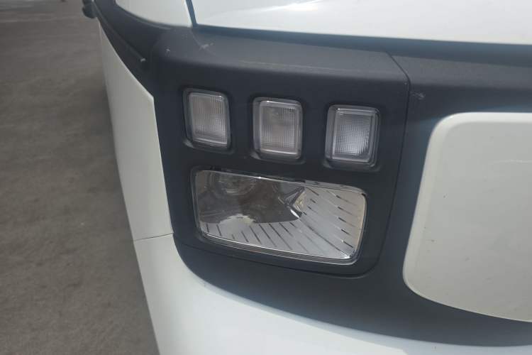 Used CHANGAN KAICHENG V919 2025 Model, Glory Edition, Golden Shield 50 kWh, Short Wheelbase, Low Roof, Elite Version, 6 Seats Right Front Headlight