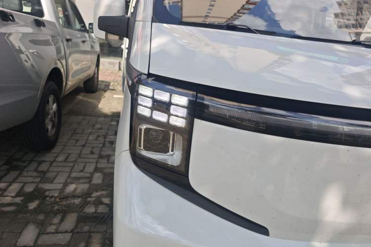 Used CHANGAN KAICHENG V919 2025 Model, Express Cabin, CATL 88 kWh, Long Wheelbase, High Roof, Smart Version, 6 Seats Right Front Headlight