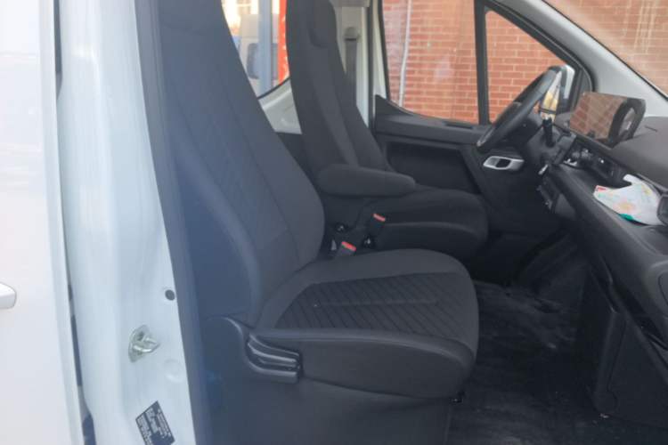 Used CHANGAN KAICHENG V919 2025 Model, Express Cabin, CATL 88 kWh, Long Wheelbase, High Roof, Smart Version, 6 Seats Right Front Seat