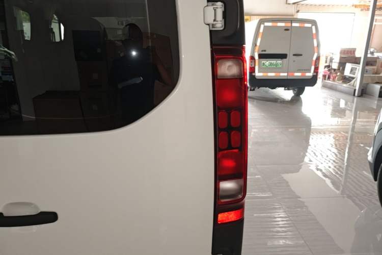 Used CHANGAN KAICHENG V919 2025 Model, Glory Edition, Golden Shield 50 kWh, Short Wheelbase, Low Roof, Elite Version, 6 Seats Right Rear Taillight