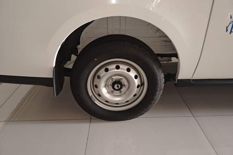 Used CHANGAN KAICHENG V919 2025 Model, Glory Edition, Golden Shield 50 kWh, Short Wheelbase, Low Roof, Elite Version, 6 Seats Right Rear Wheel Hub